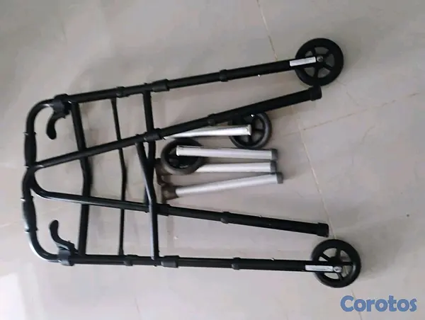 Salud y Equipamiento Médico - se vende caminador 2