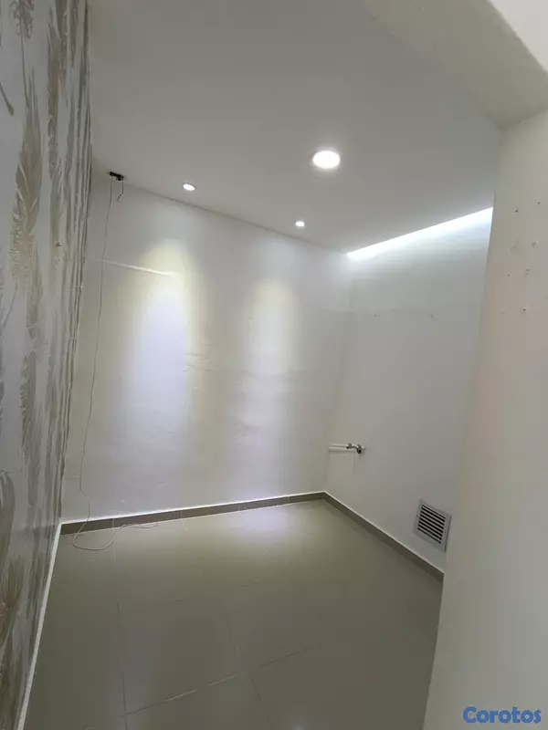 oficinas y locales comerciales - La Enriquillo, local en 2do nivel 120m Oportunidad 6