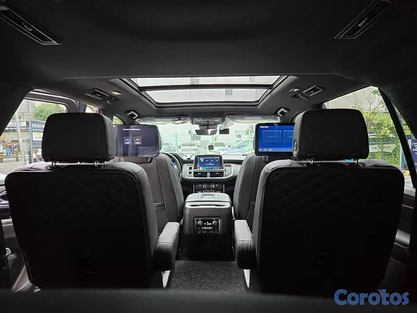 jeepetas y camionetas - CHEVROLET TAHOE HIGHCOUNTRY 2023 NEGRO GASOLINA 8