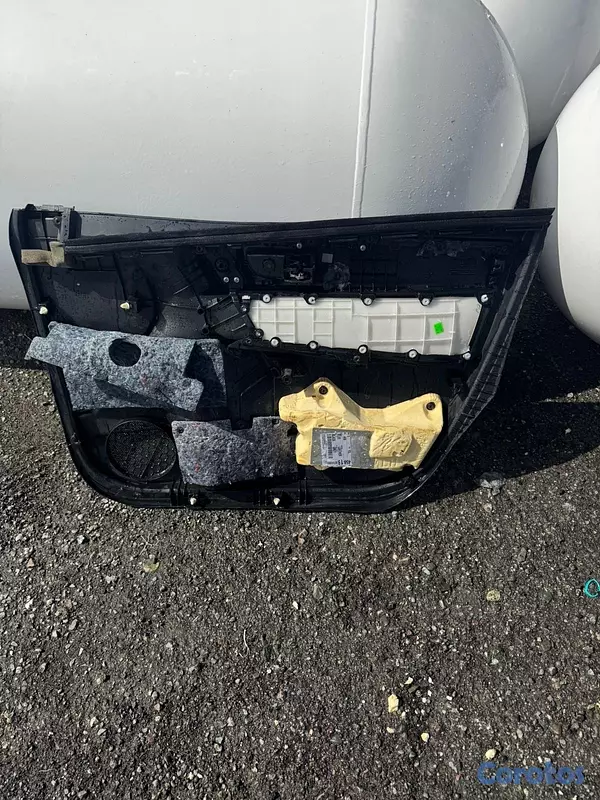 repuestos - Las 4 puertas de Toyota corolla 2015 con sus covers.  16