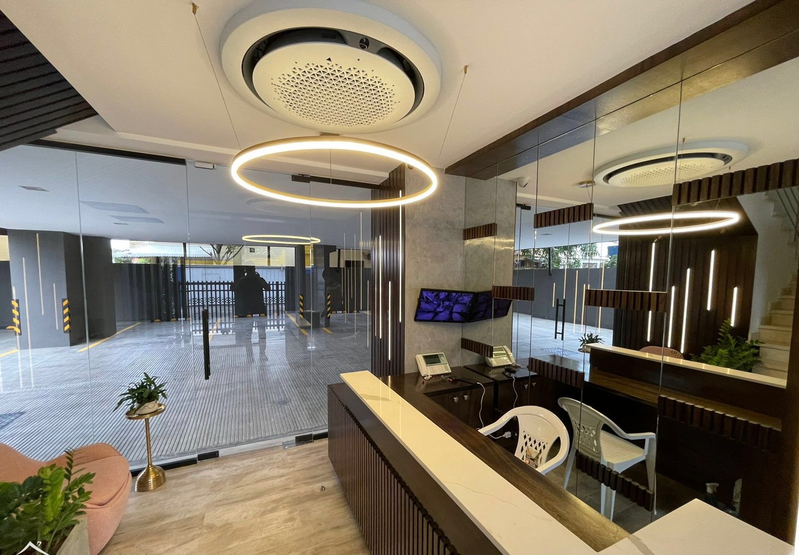 apartamentos - Apartamento en octavo piso en torre, Esmeralda/Santiago  4