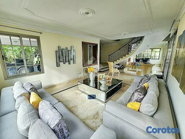 casas - IMPRESIONANTE CASA CON PISCINA Y PATIO LOS CERROS  7