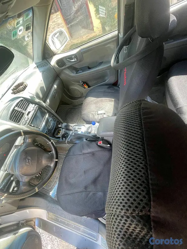 jeepetas y camionetas - Hyundai santa fe 2004 negociable  6