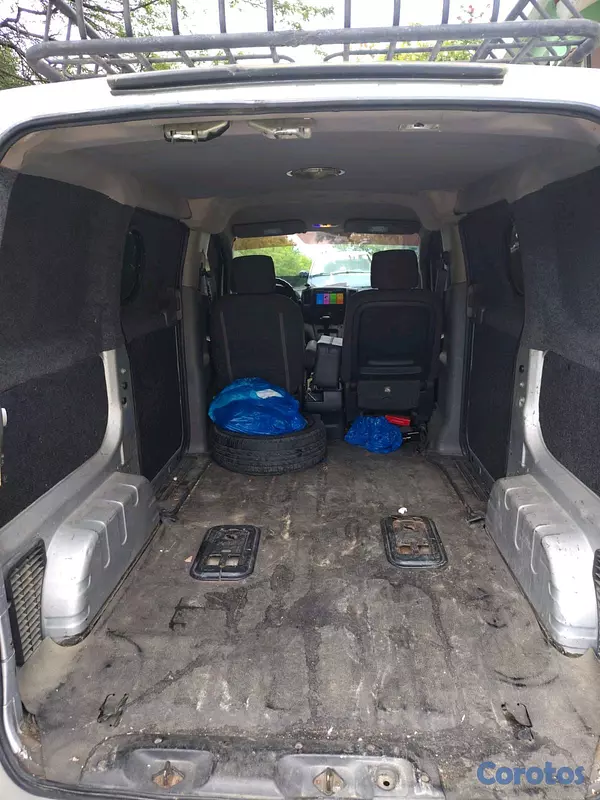 otros vehiculos - Nissan nv 200 2013 4