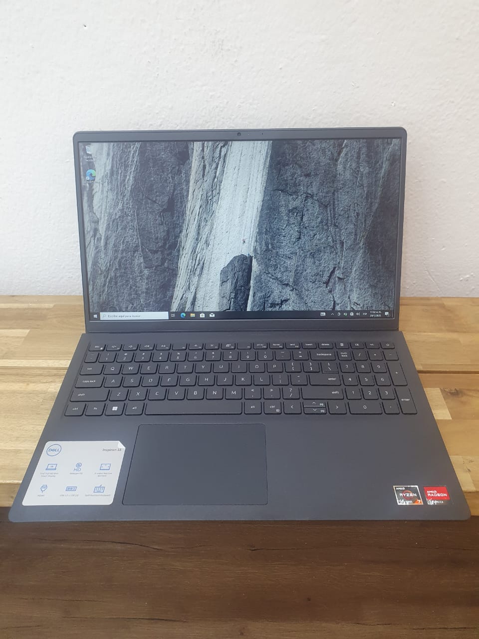 computadoras y laptops - Laptop Dell Inspiron 15, AMD Ryzen 7 7730U, 16GB RAM, 512GB SSD, 15.6" FHD nueva 1