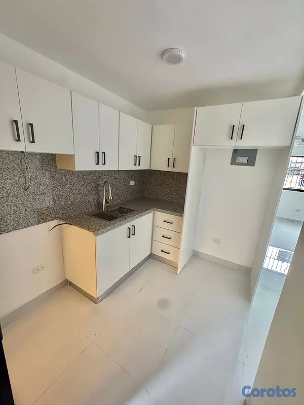 apartamentos - vendo indepdencia una habitación klm 7 baño parqueo cerrado remodelado  5