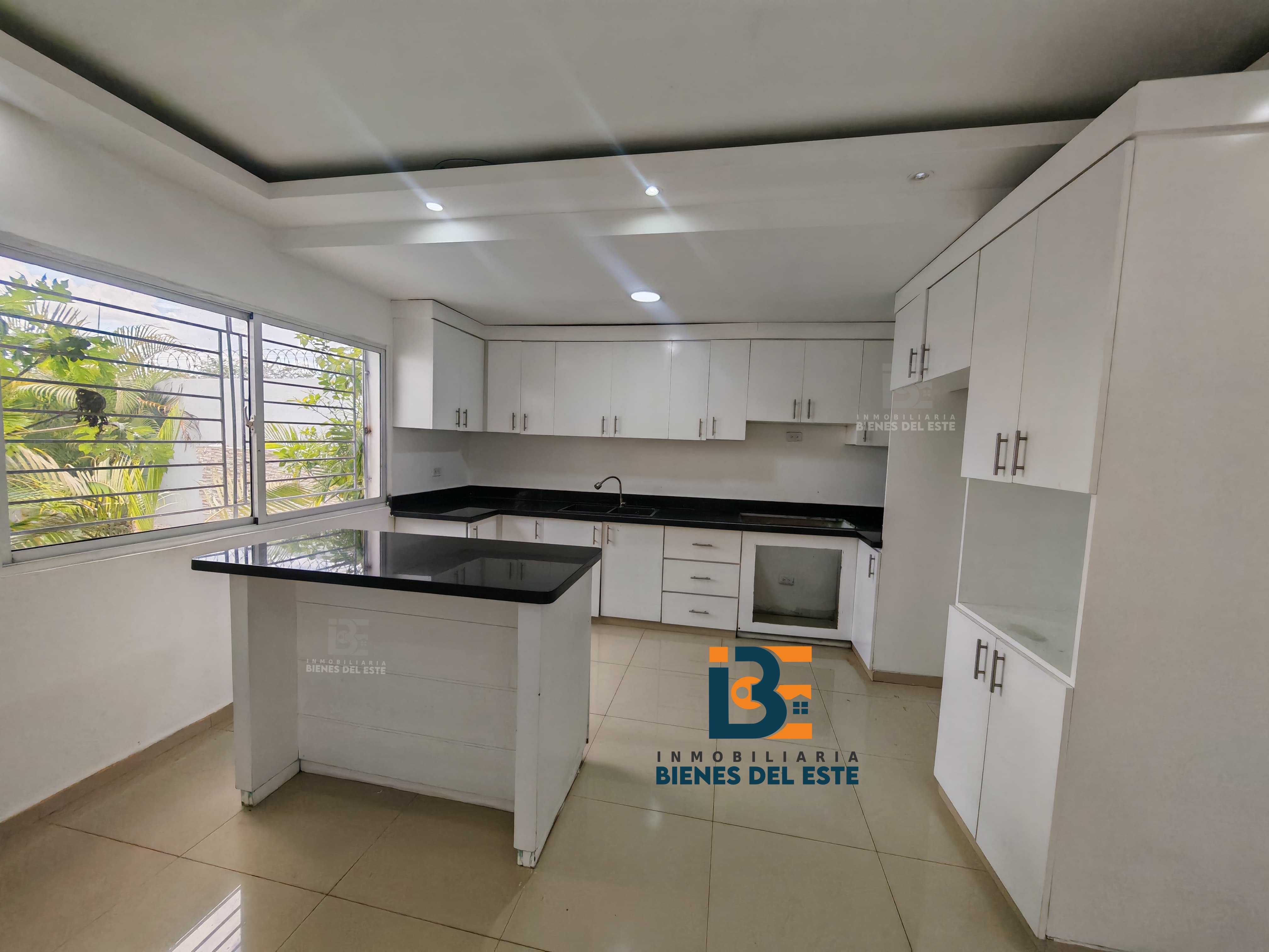 casas - Se Alquila Casa de Dos Niveles con Piscina SPM 2
