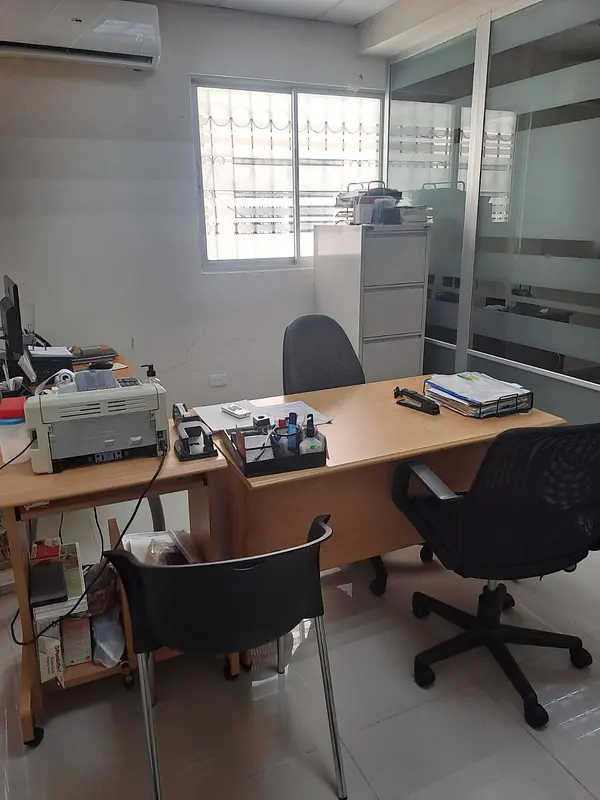 oficinas y locales comerciales -  Local con oficina y almacen en Gazcue amueblado 7