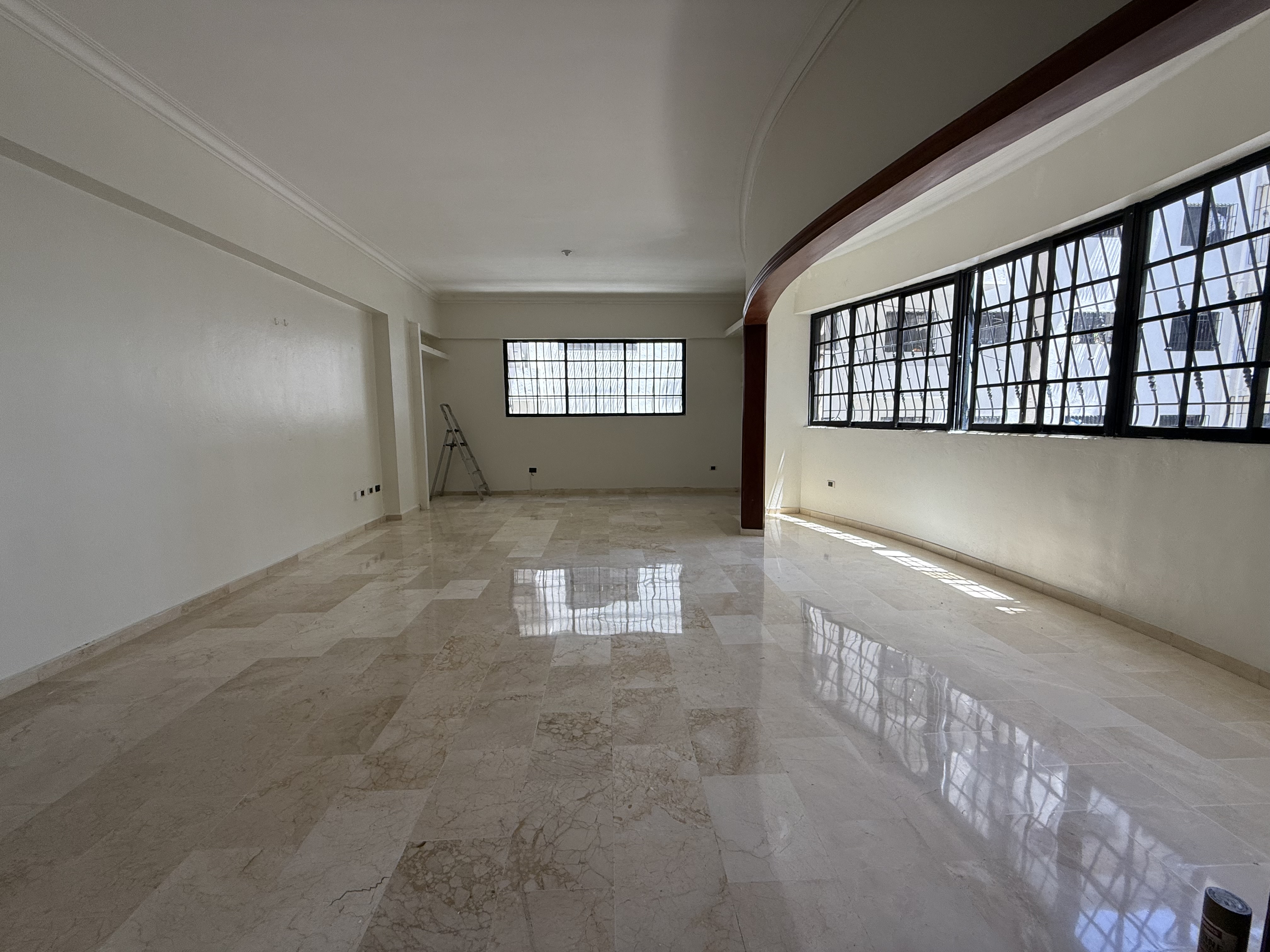 apartamentos - Alquiló Evaristo morales piso 4 tres hab con su ba 5