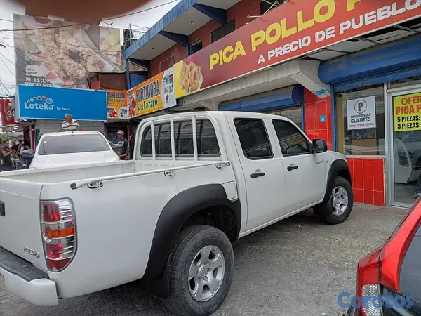 jeepetas y camionetas - camioneta Mazda la full 2014 poco uso  3