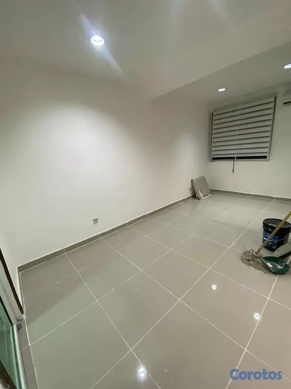 oficinas y locales comerciales - Alquilo Oficina en torre profesional en Gazcue, excelente ubicación  4
