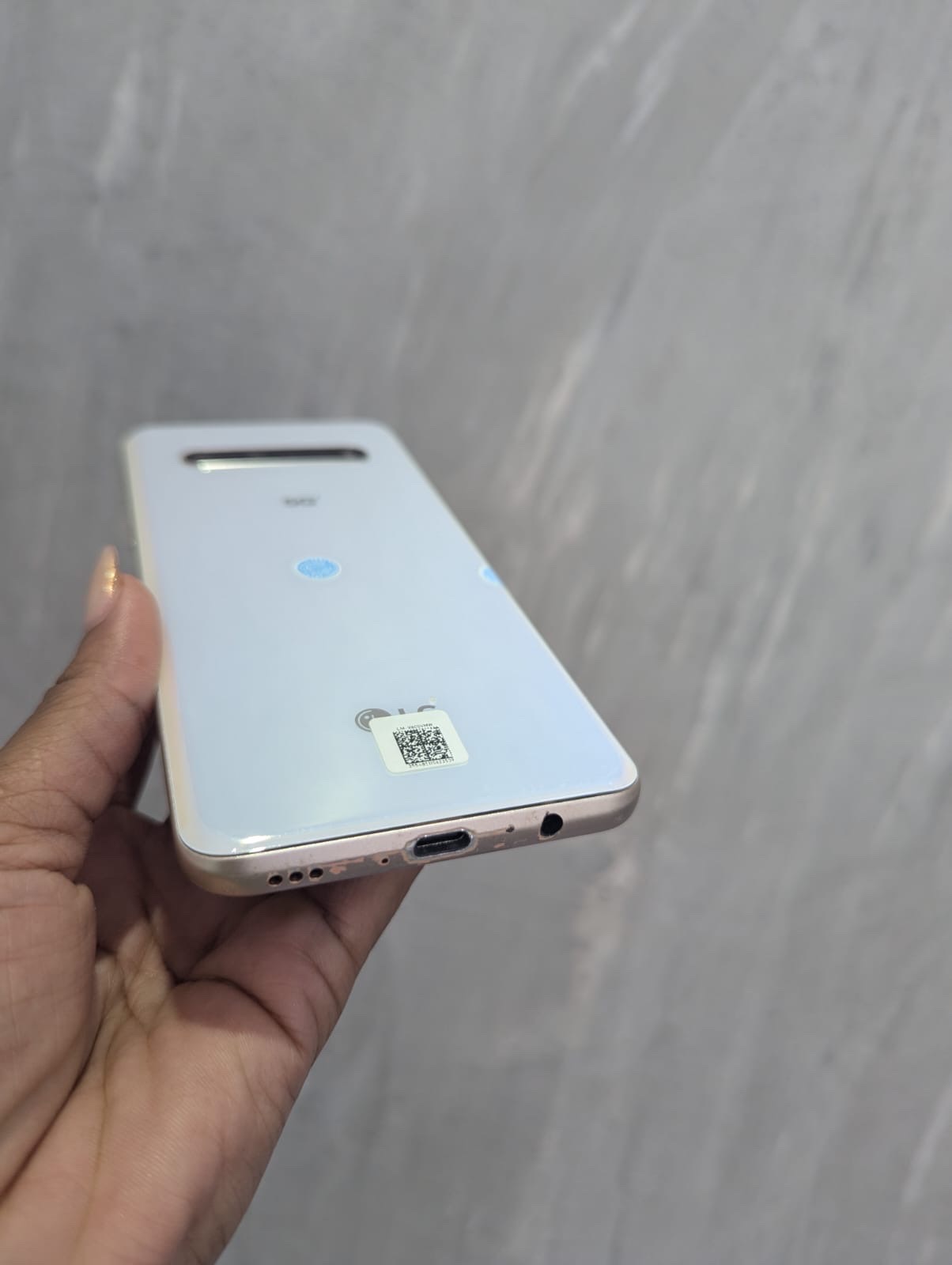 celulares y tabletas - LG v60  1