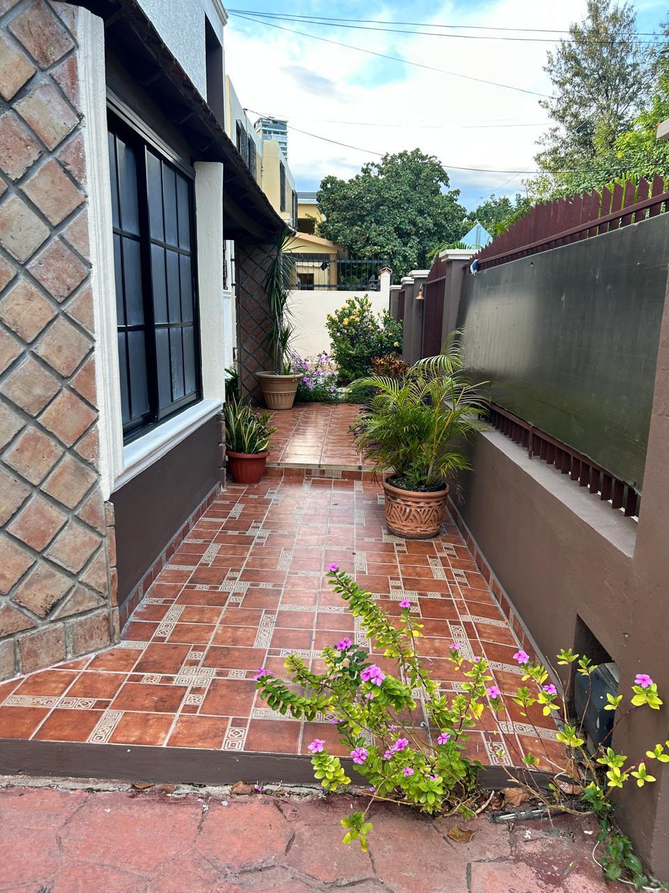 casas - Vendo casa en Av. Independencia  1