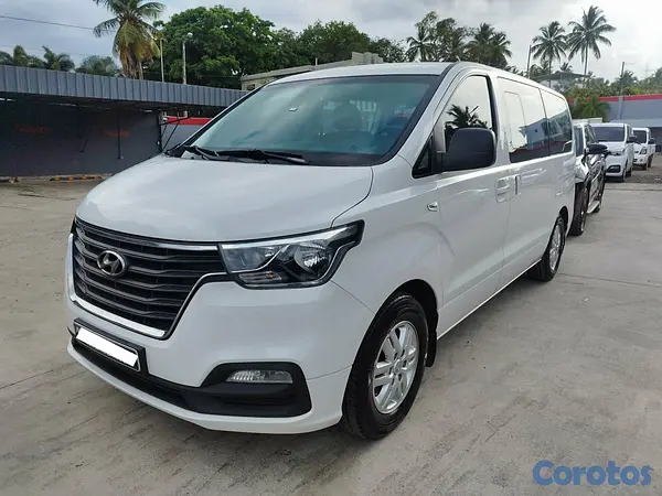 jeepetas y camionetas - 2020 Hyundai Starex Diesel  6