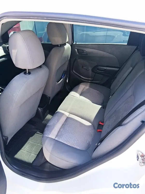 carros - Chevrolet Sonic LS Hatchback 2015 Mecanico  10