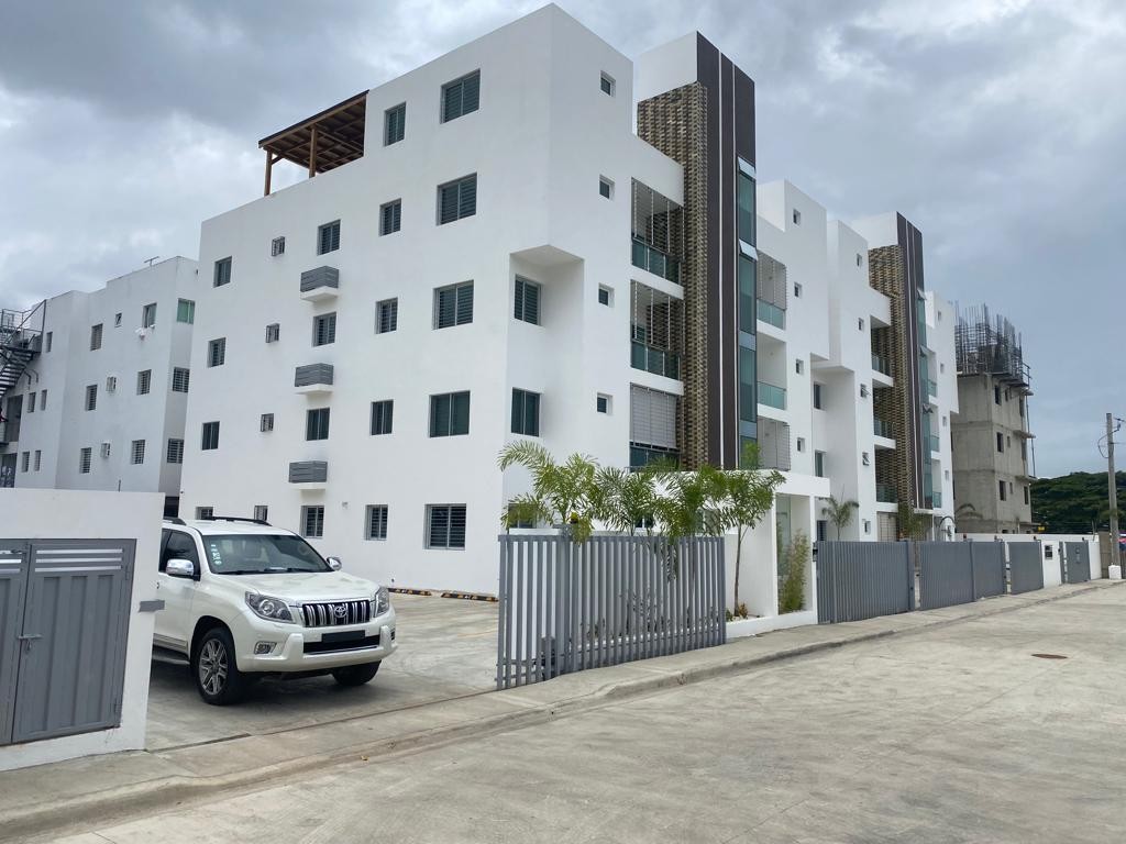 apartamentos - Apartamento 2do Nivel en Jardines del Este  0