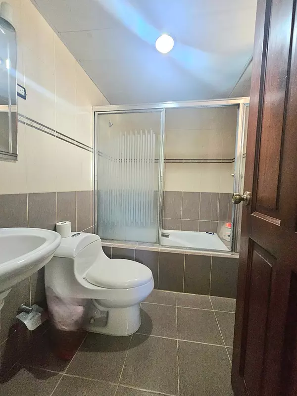 apartamentos - Apartamento en venta en Evaristo Morales de 3 hab. 5