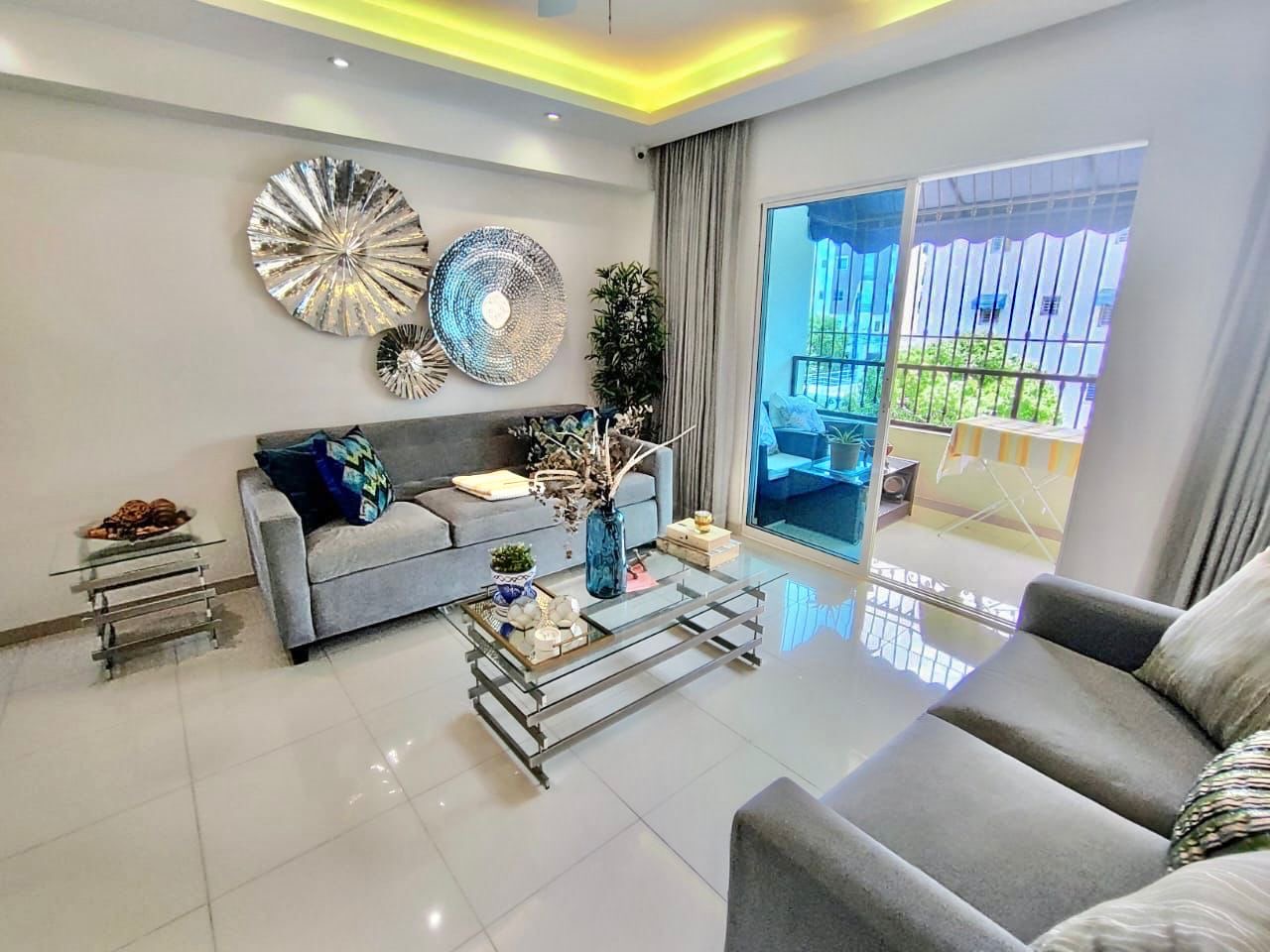 apartamentos - Vendo en el millón tercer nivel tres hab 2.5 baños