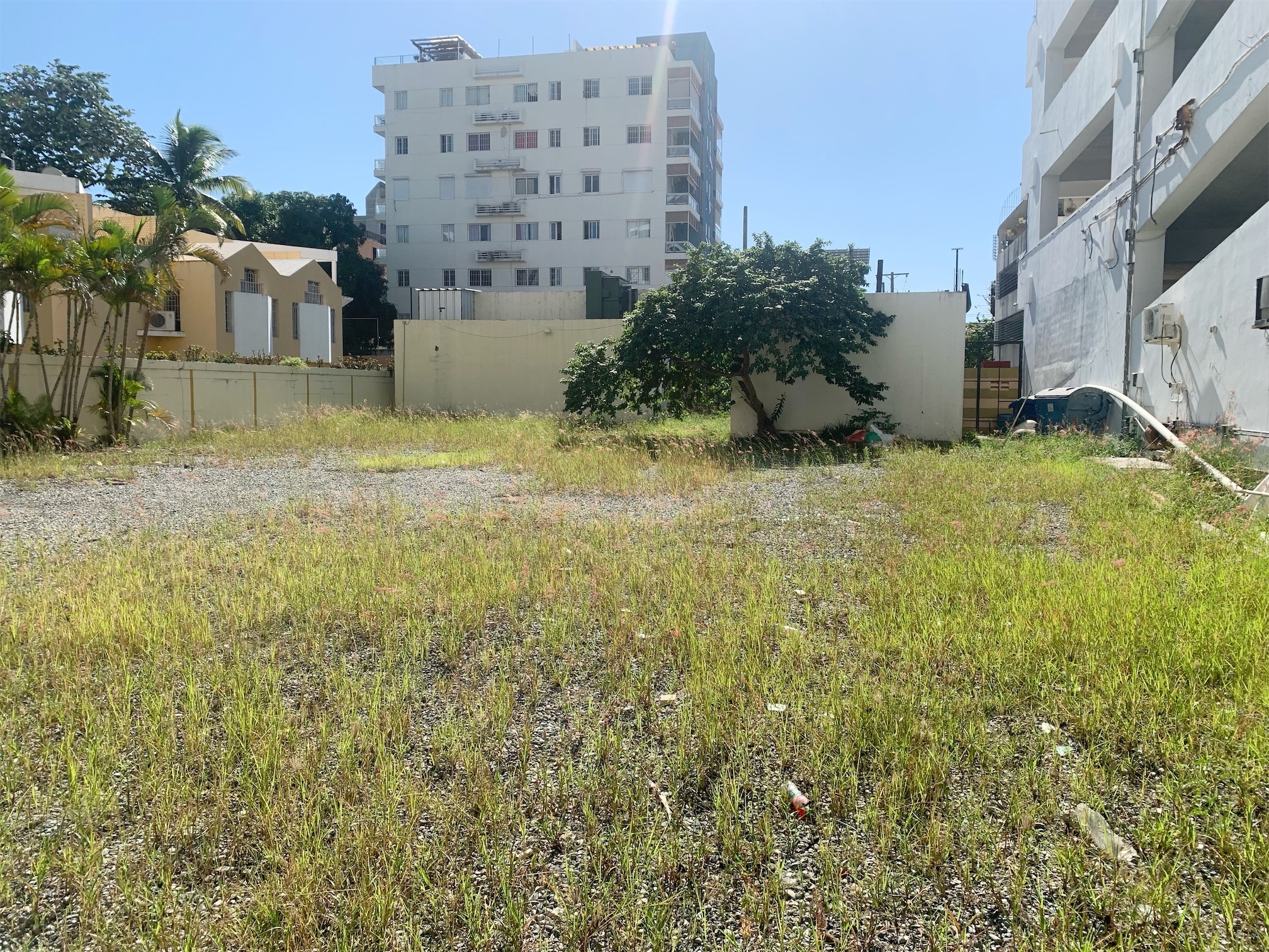 oficinas y locales comerciales - Solar con fines comerciales en zona céntrica 5