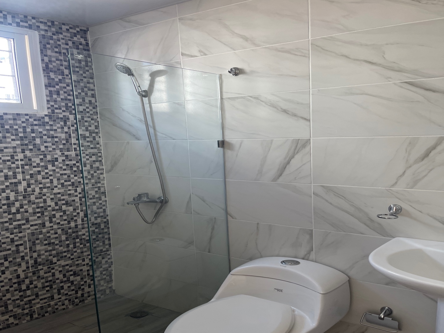 apartamentos - Alquilo en Santiago en los Llanos de Gurabo 
Los rieles De Santiago  0