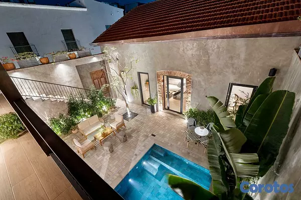 casas - En Venta y Alquiler Casa de Lujo Zona Colonial amueblada y Reformada 9