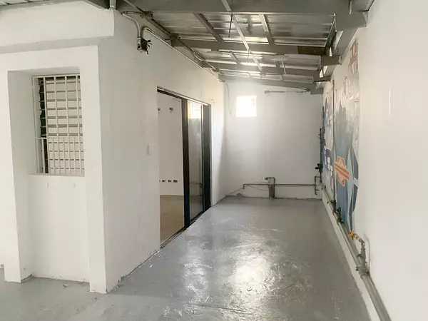 oficinas y locales comerciales - Propiedad céntrica en Evaristo 3