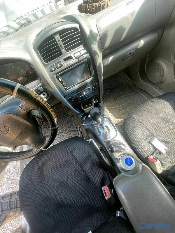 jeepetas y camionetas - Hyundai santa fe 2004 negociable  7