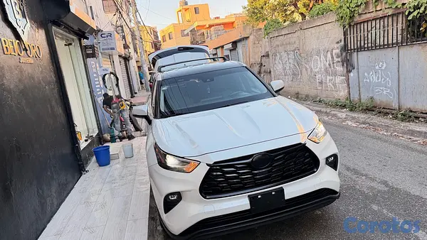 jeepetas y camionetas - Toyota Highlander LE 2022 7