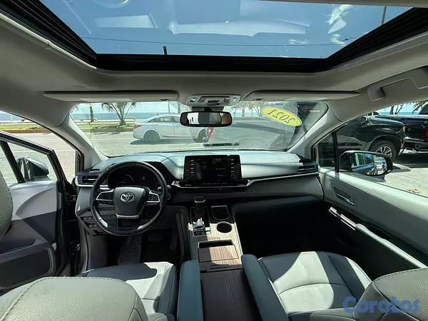jeepetas y camionetas - Toyota Sienna XLE 2021 6