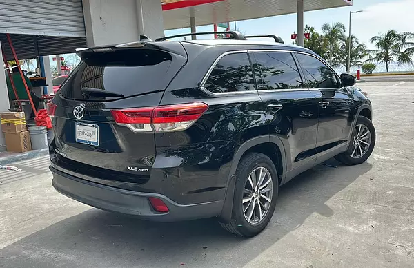 jeepetas y camionetas - Toyota higlander xle 2019 3