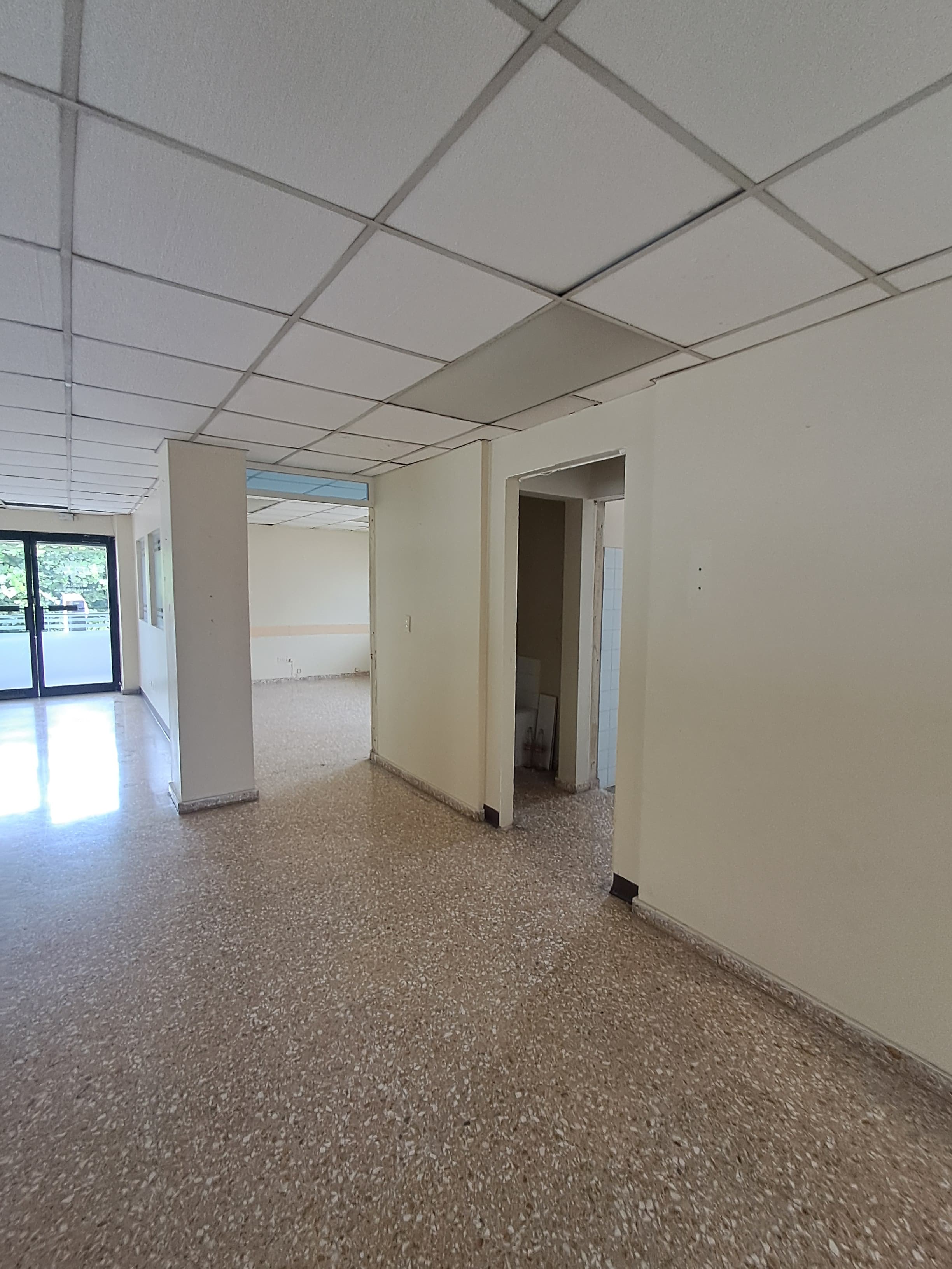 oficinas y locales comerciales - Amplio local para oficinas en Gazcue