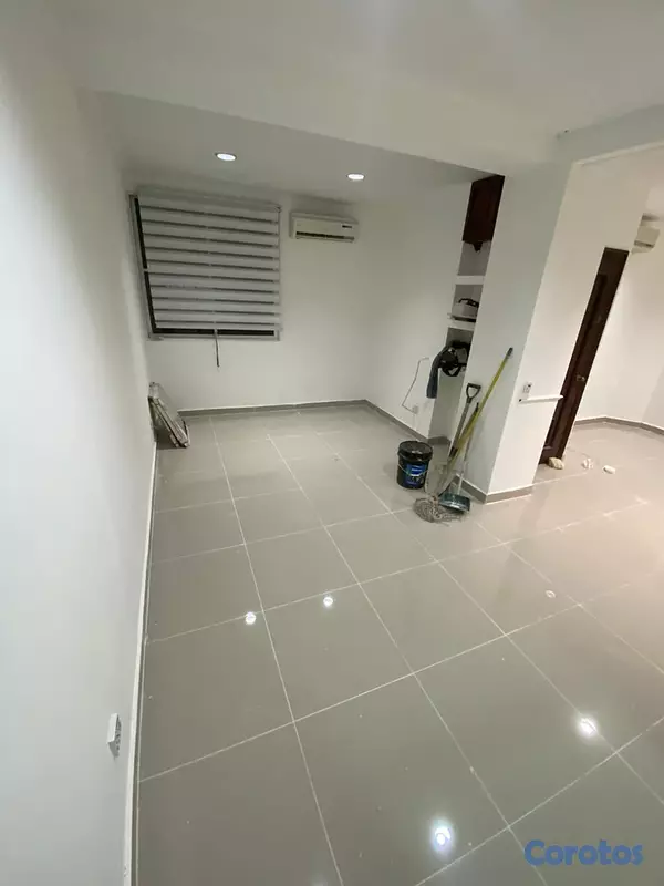 oficinas y locales comerciales - Alquilo Oficina en torre profesional en Gazcue, excelente ubicación  5