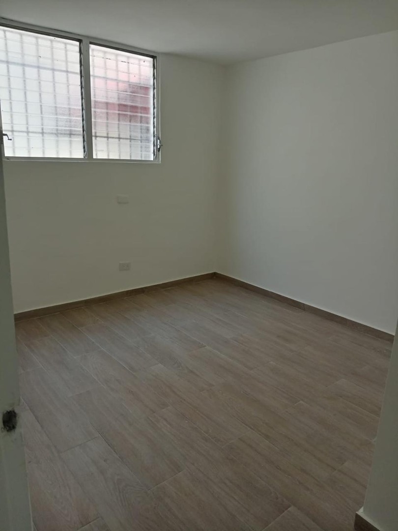 apartamentos - ARROYO HONDO VIEJO A un paso de Supermercados y Plazas
195 mt2 
US$220,000