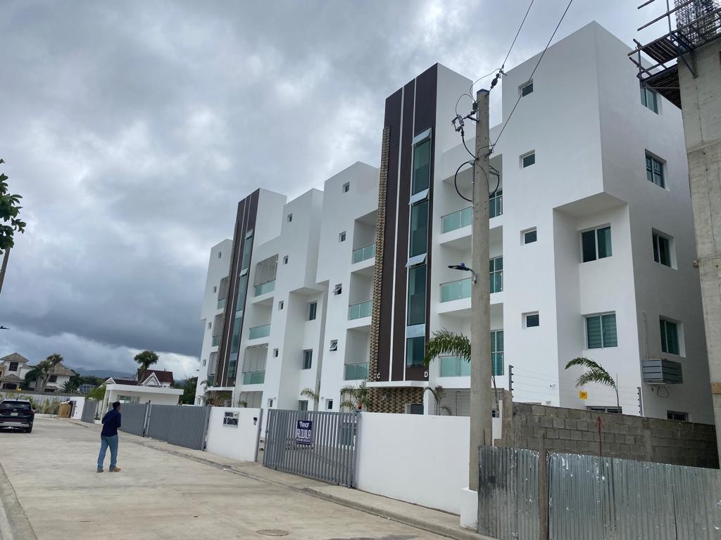 apartamentos - Apartamento 2do Nivel en Jardines del Este  1