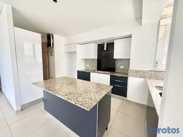 apartamentos - vendo Evaristo Morales tres habitaciones tres baños dos parqueos servicio  8