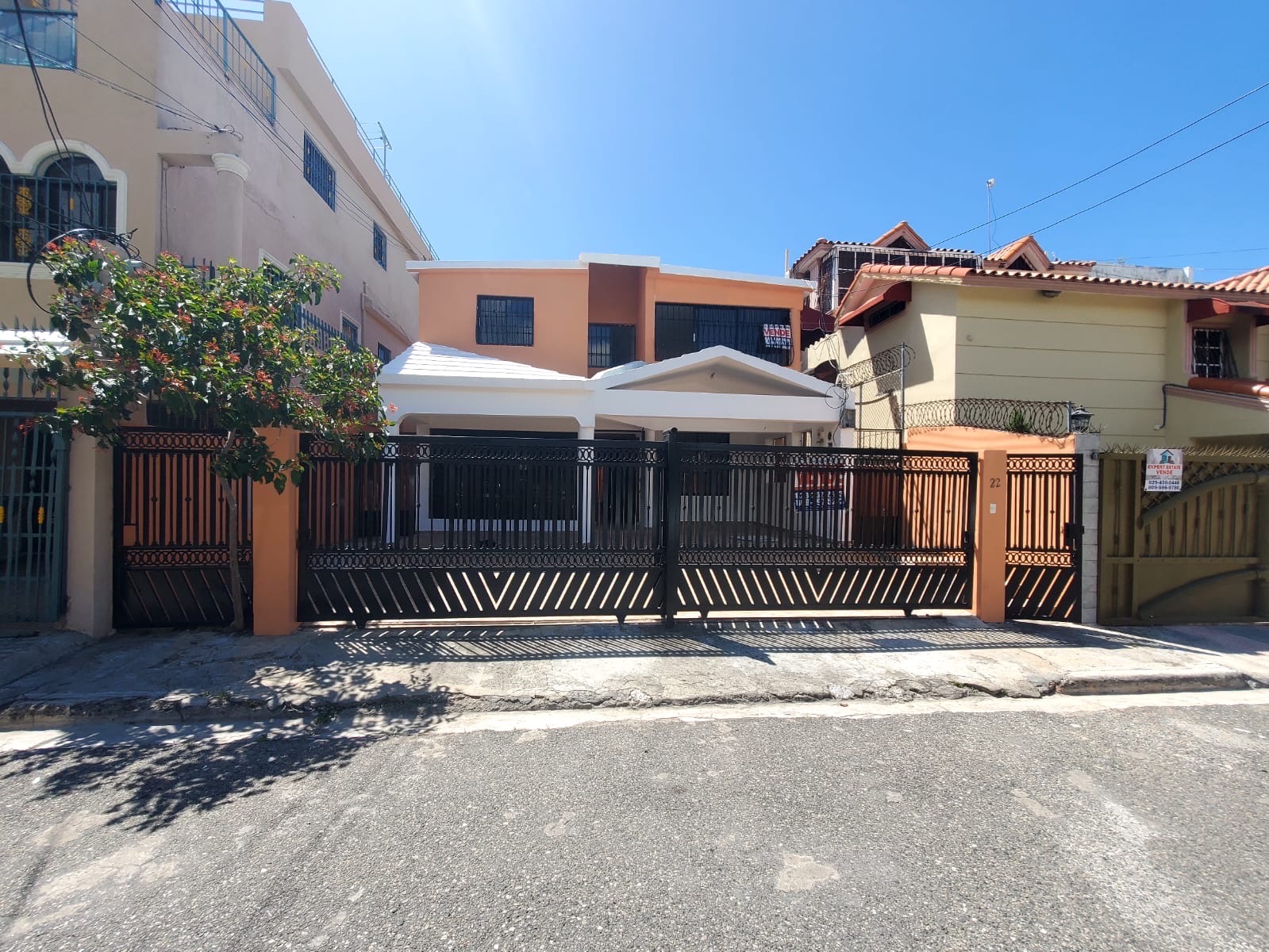 casas - CASA A LA VENTA EN LA URBANIZACIÓN ITALIA AUTOPISTA SAN ISIDRO STO DGO ESTE  0