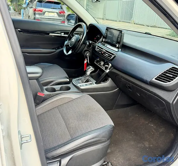 jeepetas y camionetas - Kia Seltos S 2021 4x4 11