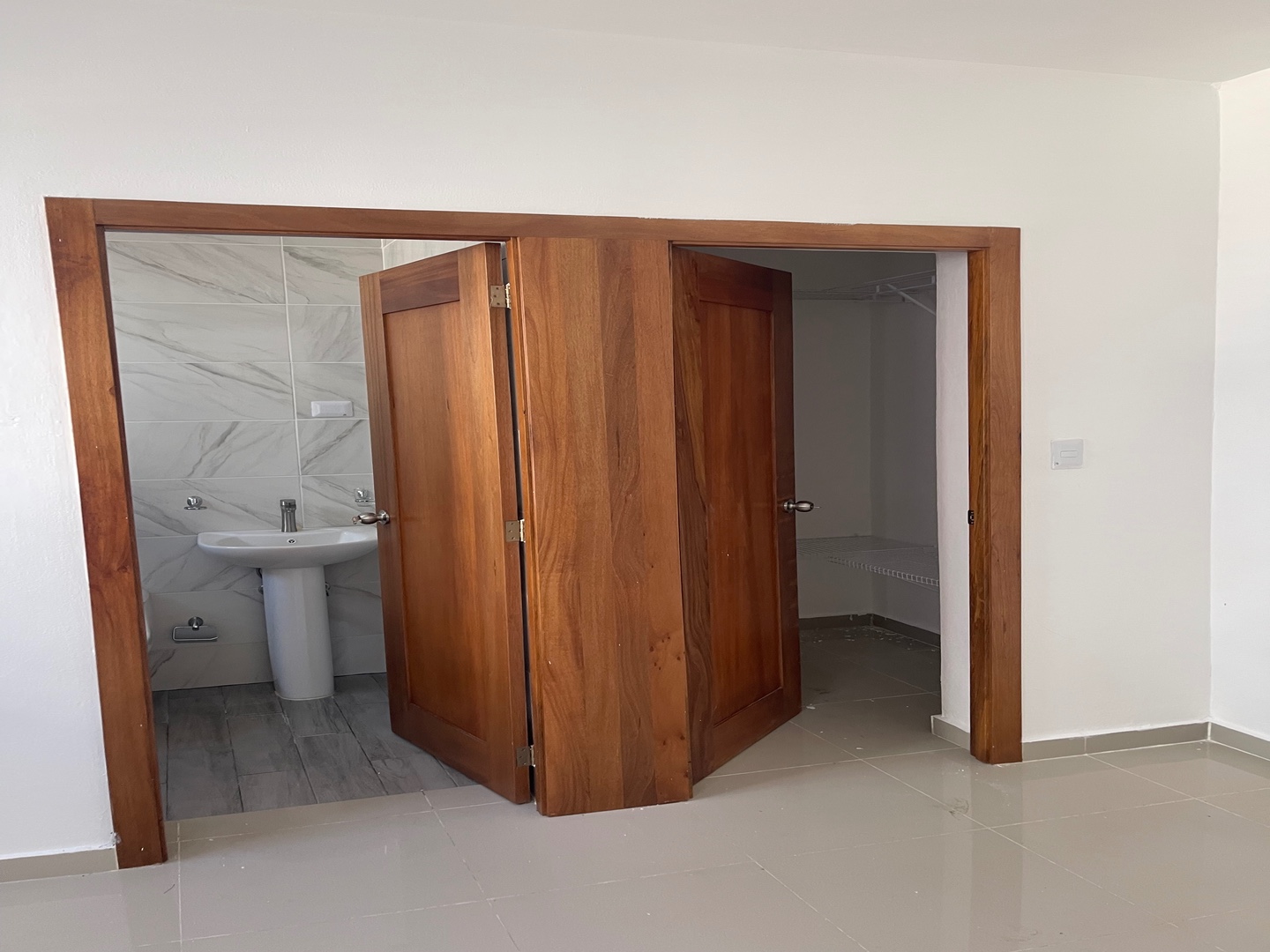 apartamentos - Alquilo en Santiago en los Llanos de Gurabo 
Los rieles De Santiago  1
