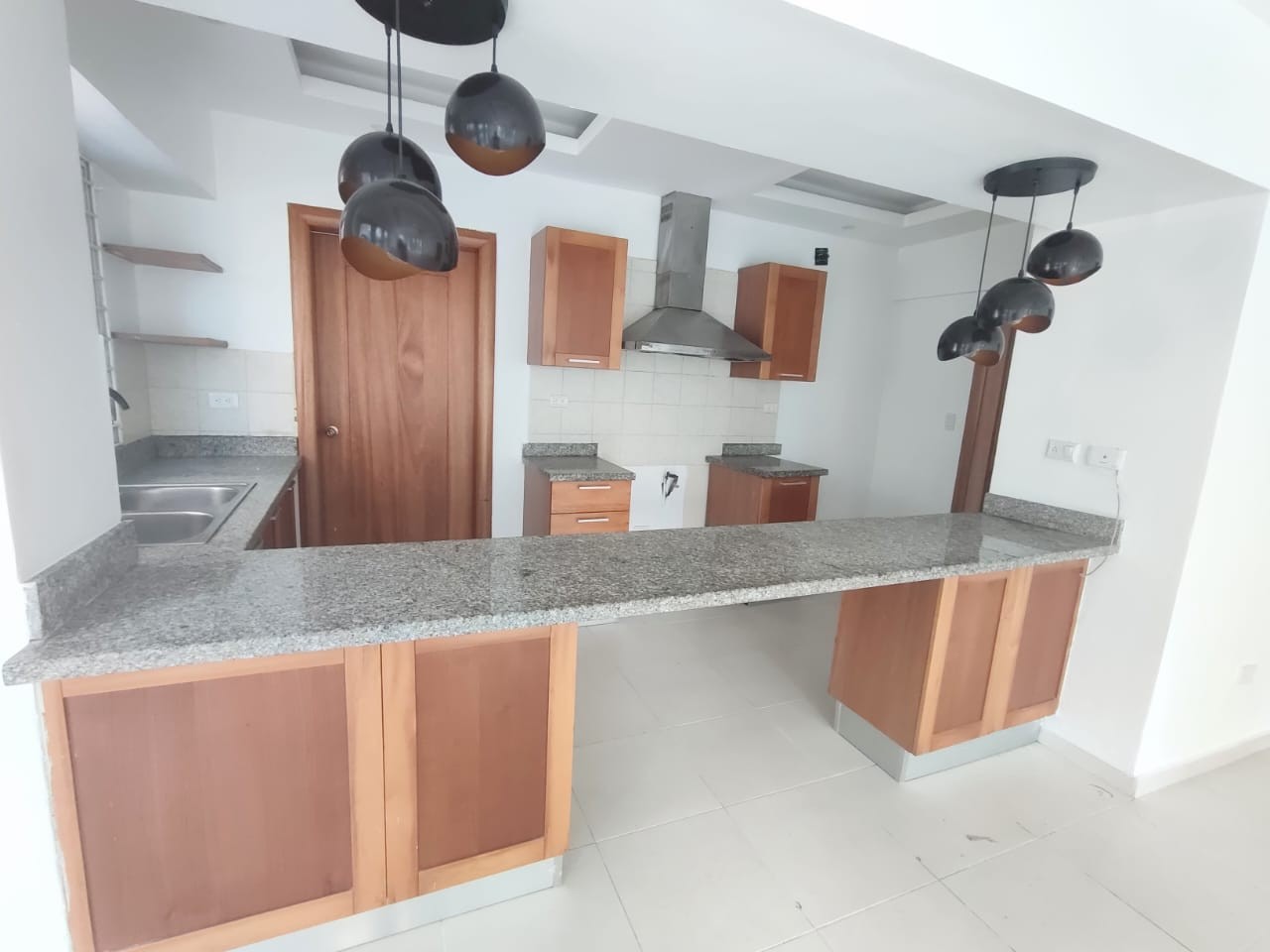 apartamentos - Apartamento en Venta
 SERRALLES
USD 240,000.00
Mantenimiento: RD$12,000.00
