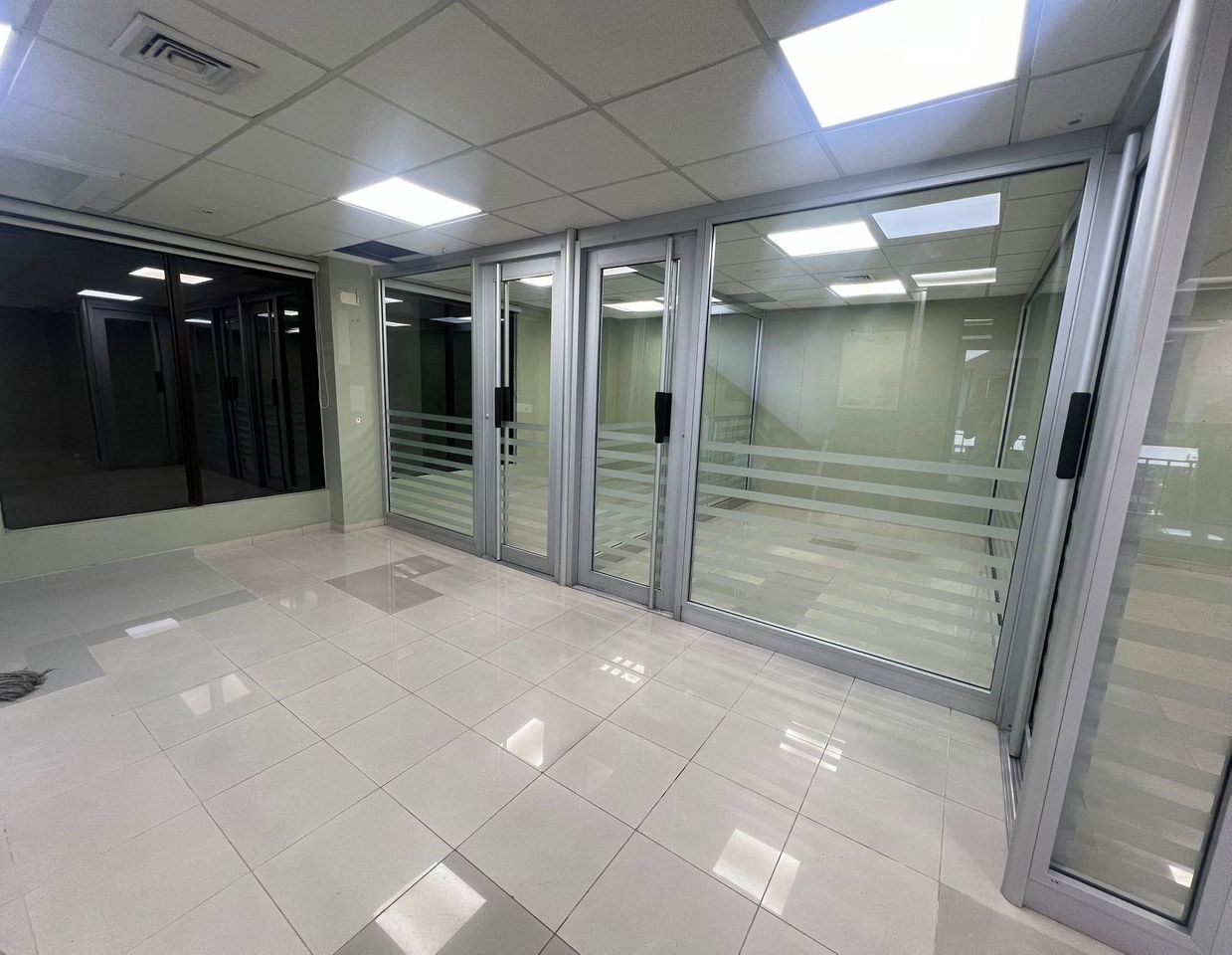 oficinas y locales comerciales - Local comercial en alquiler  3