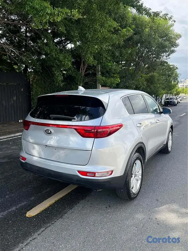 jeepetas y camionetas - Kia Sportage LX 2019 Negociable 6