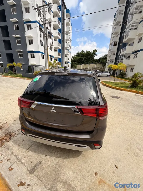 jeepetas y camionetas - Mitsubishi Outlander 2020 13