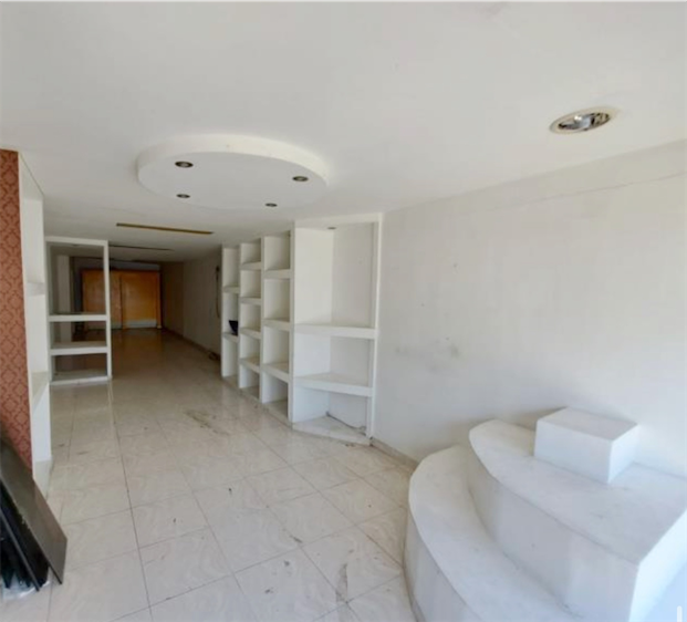 oficinas y locales comerciales - Excelente local en zona céntrica del Millon  4