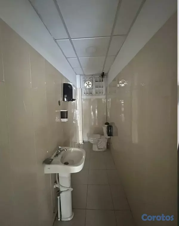 oficinas y locales comerciales - LOCAL COMERCIAL MIRADOR SUR  4