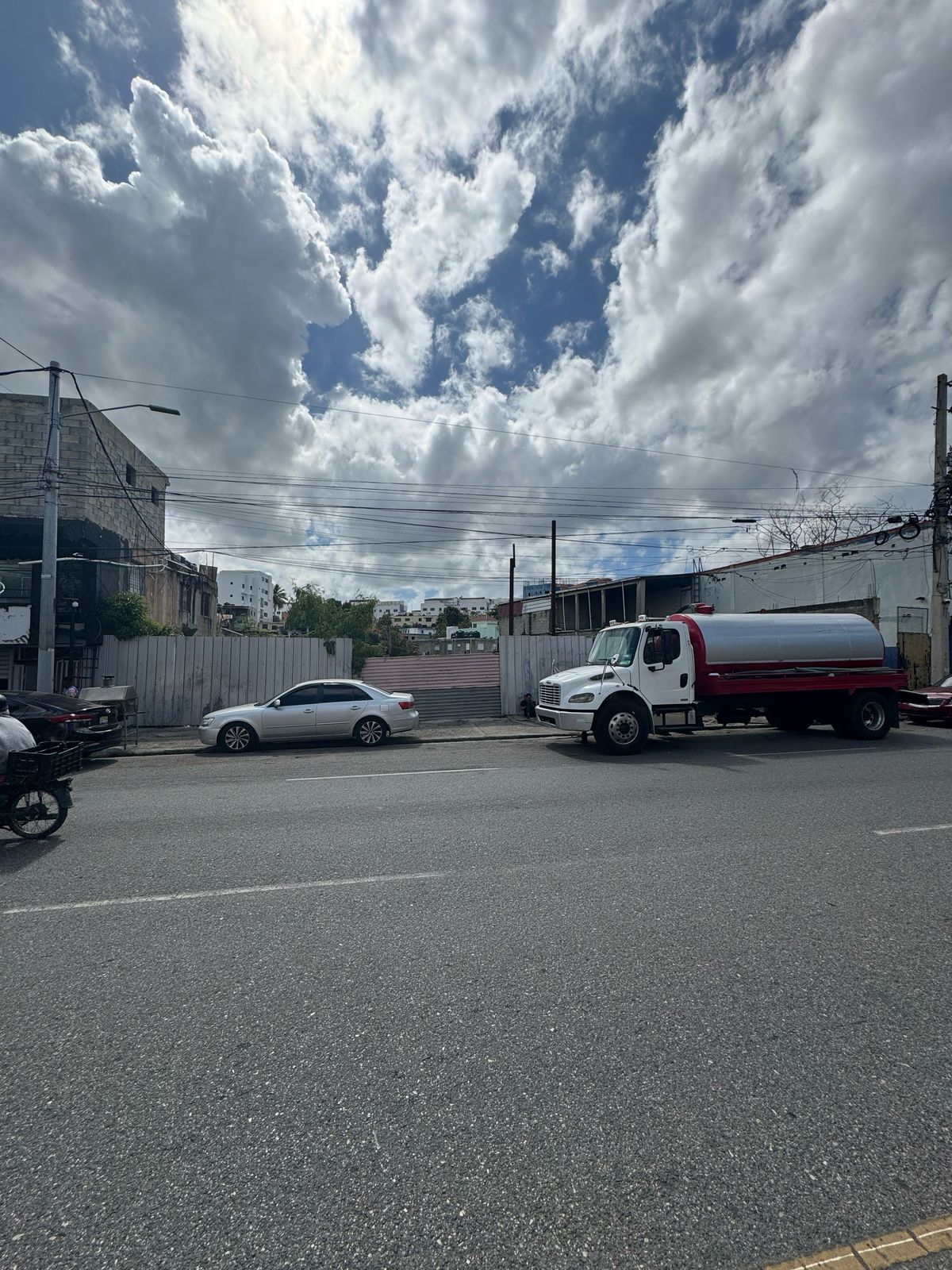 solares y terrenos -  Solar de 804 Metros En La Avenida Los Próceres 0