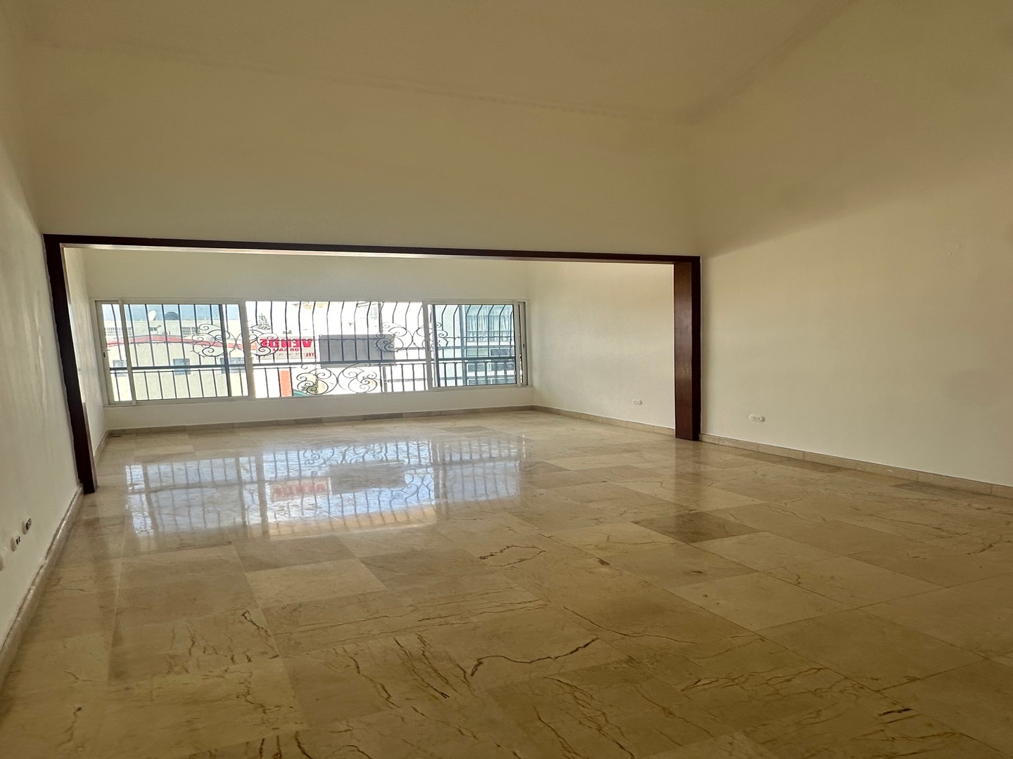apartamentos - ARROYO HONDO VIEJO A un paso de Supermercados y Plazas
195 mt2 
US$220,000 1