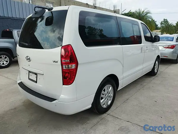 jeepetas y camionetas - 2020 Hyundai Starex Diesel  8