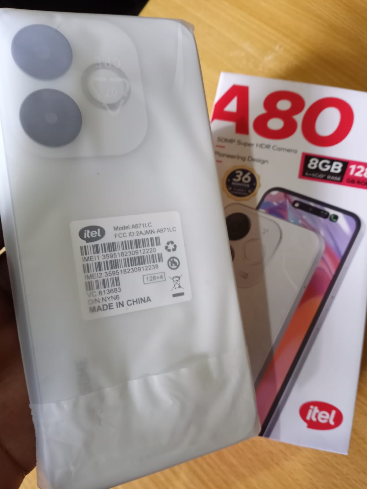 celulares y tabletas - itel A80 128gb, 8gb de Ram blanco nuevo con su caja y sus accesorios. 2