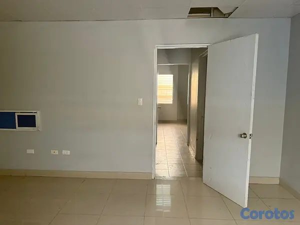 oficinas y locales comerciales - Local Comercial en la 27 de Febrero  5