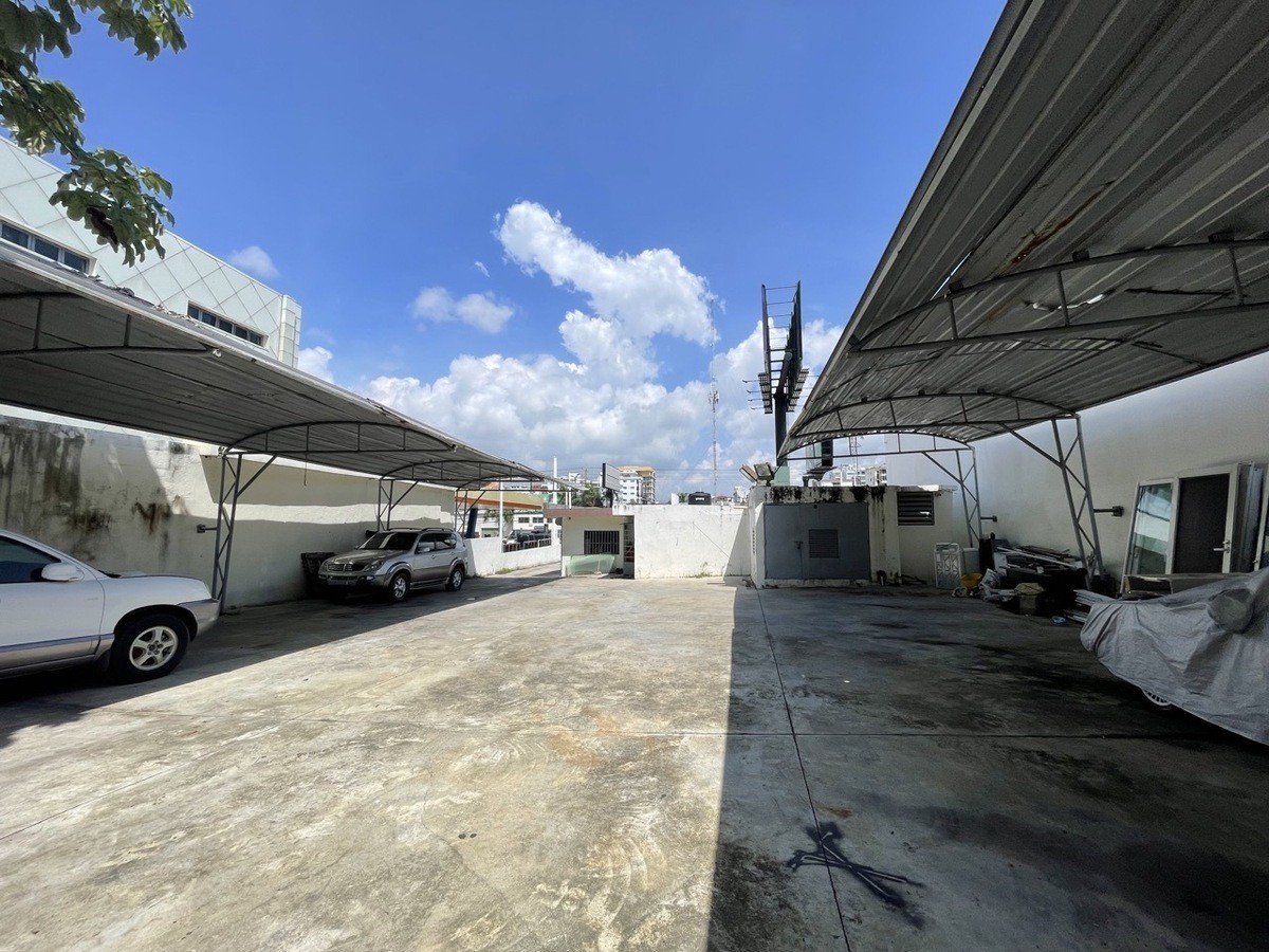 oficinas y locales comerciales - 🔵Alquilo local comercial 300 mts en la 27 de febrero  para showroom, dealer 1
